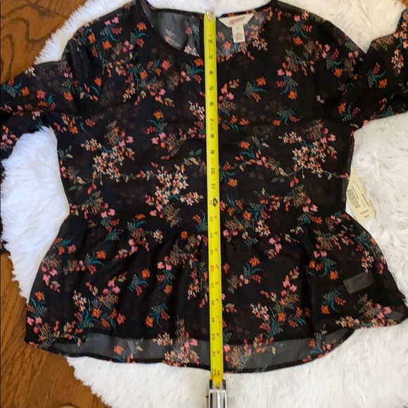 Boho Floral Ruffled Top - Picture 6 of 7